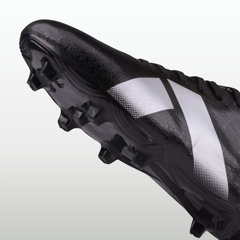 Nivia Carbonite 8.0 Stud - Black Nivia Carbonite 8.0 Stud - Black